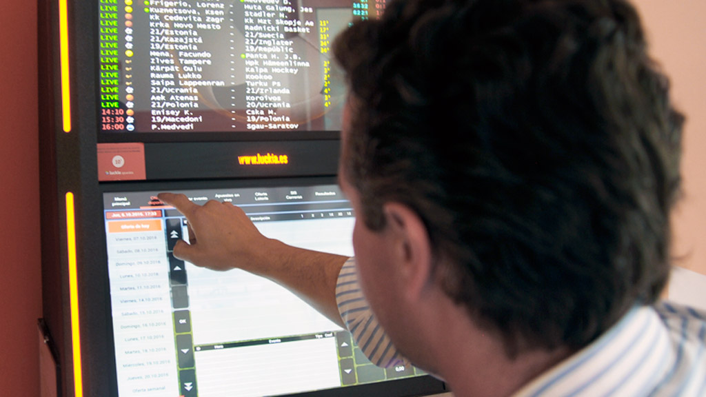 Jugadores rehabilitados alertan del aumento de la ludopatía entre jóvenes 1 Crece de forma preocupante los salones de juegos y apuestas. / kamarero