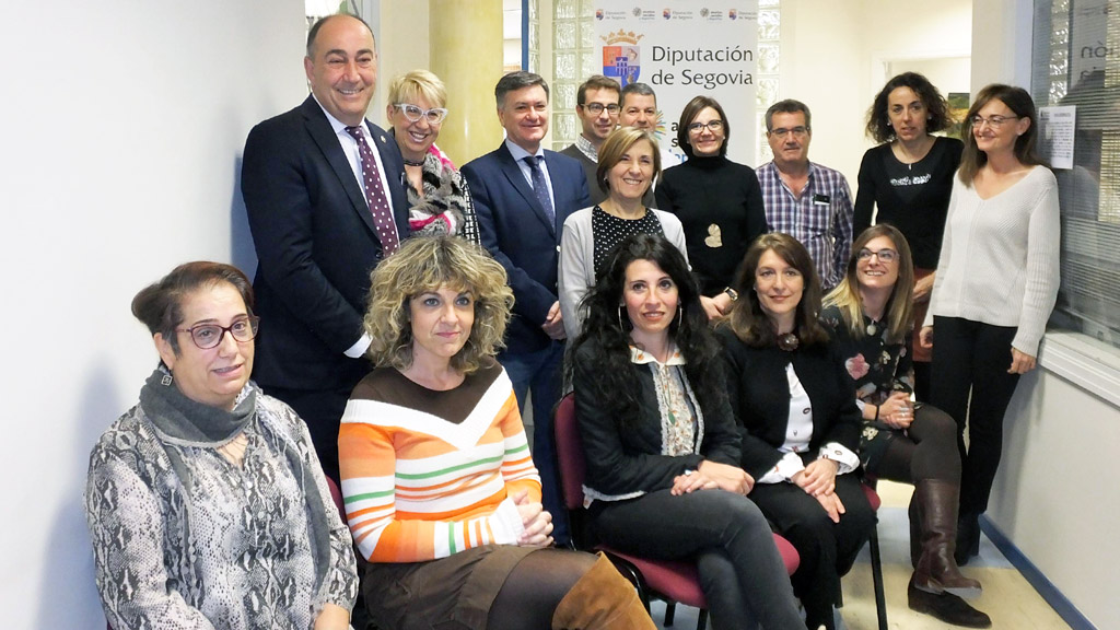 Imagen del equipo directivo de los departamentos de Asuntos Sociales y Deportes de la Diputación provincial. / KAMARERO