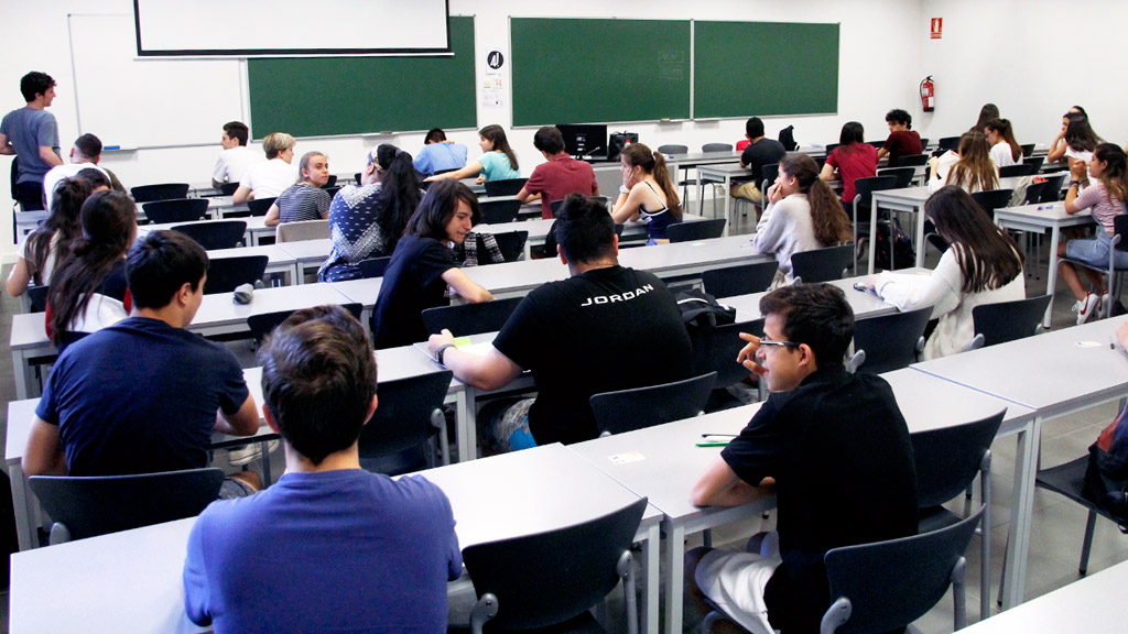Pruebas de la Evaluación de Bachillerato para el Acceso a la Universidad en el campus María Zambrano. / NEREA LLORENTE