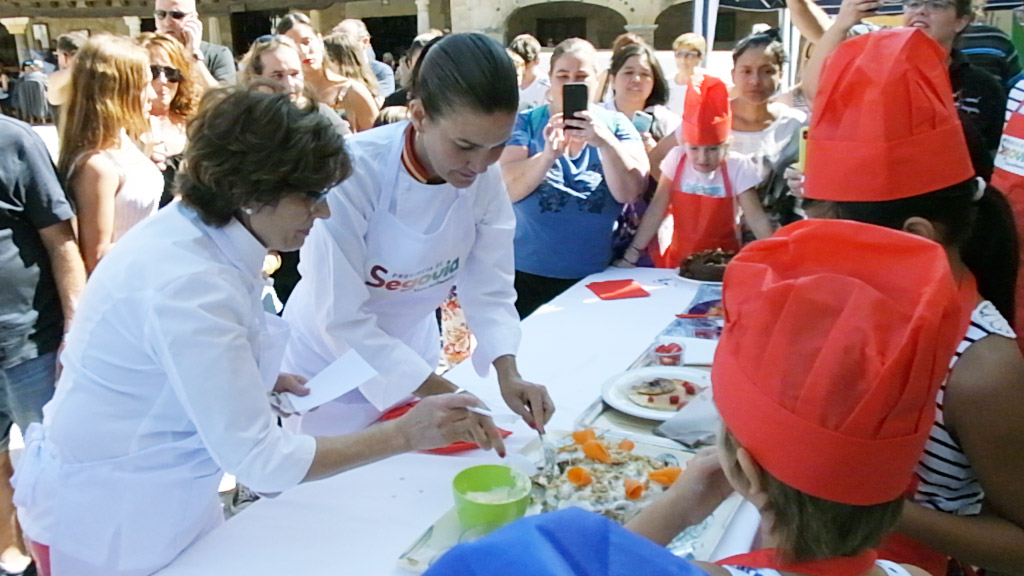 Samantha Vallejo-Nágera presidió  el jurado del Concurso Infantil de Tartas Provincia de Segovia. /  E.A.