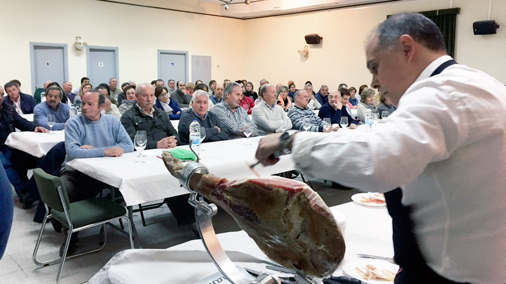 Dompal proyecta un nuevo secadero con capacidad para unos 200.000 jamones 1 Una cata de jamón protagonizada por la empresa Dompal. / el adelantado