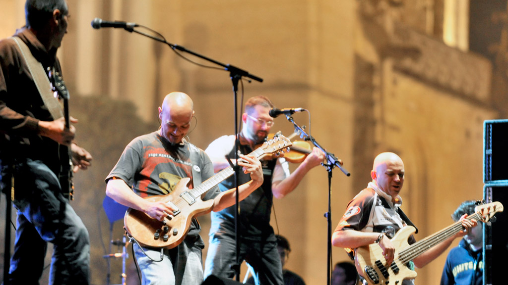 El grupo vallisoletano Celtas Cortos, durante una actuación en Segovia. / kamarero