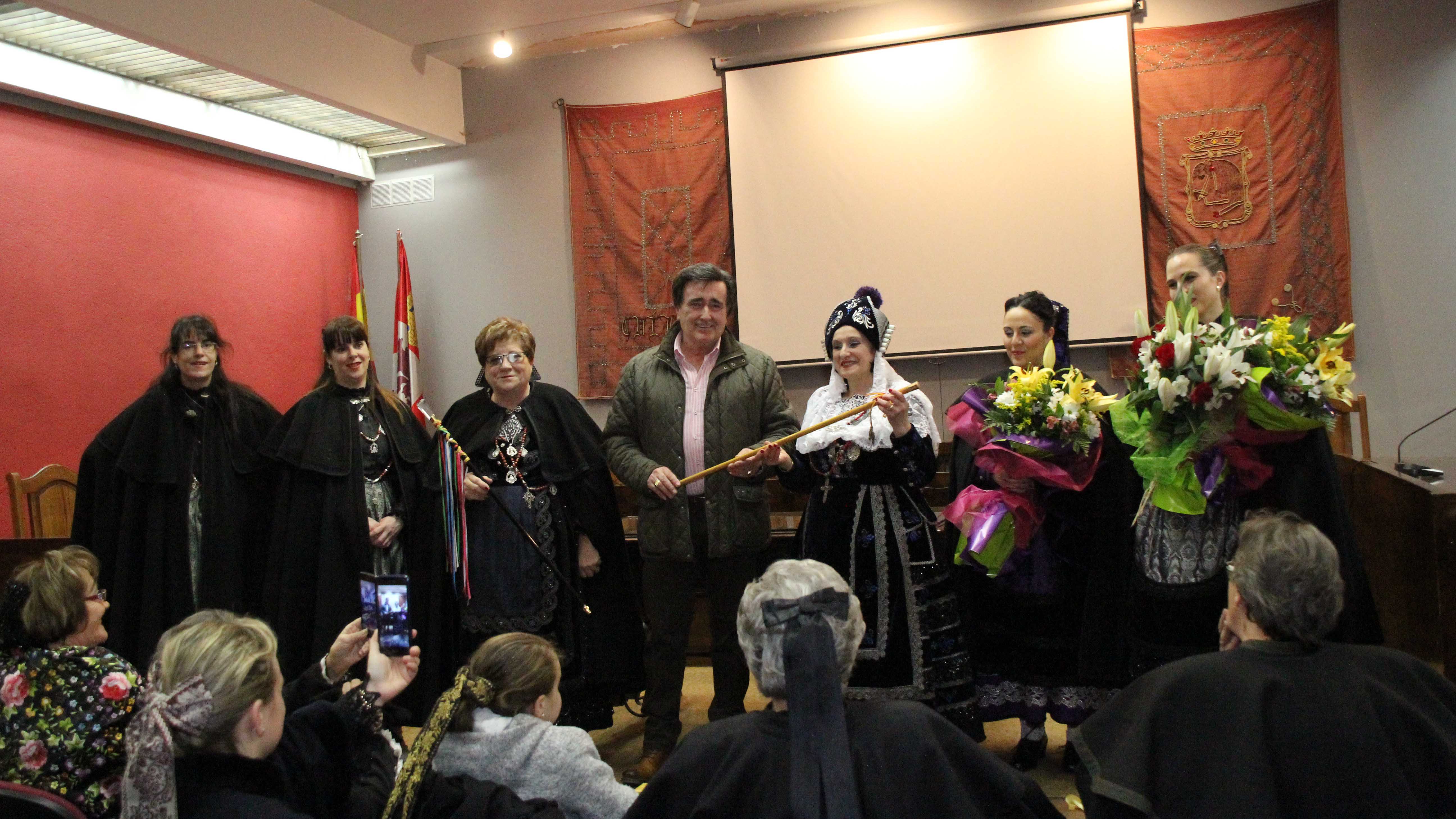 Entrega del bastón de mando a la mayordoma de Santa Águeda el pasado 2018./c. núñez