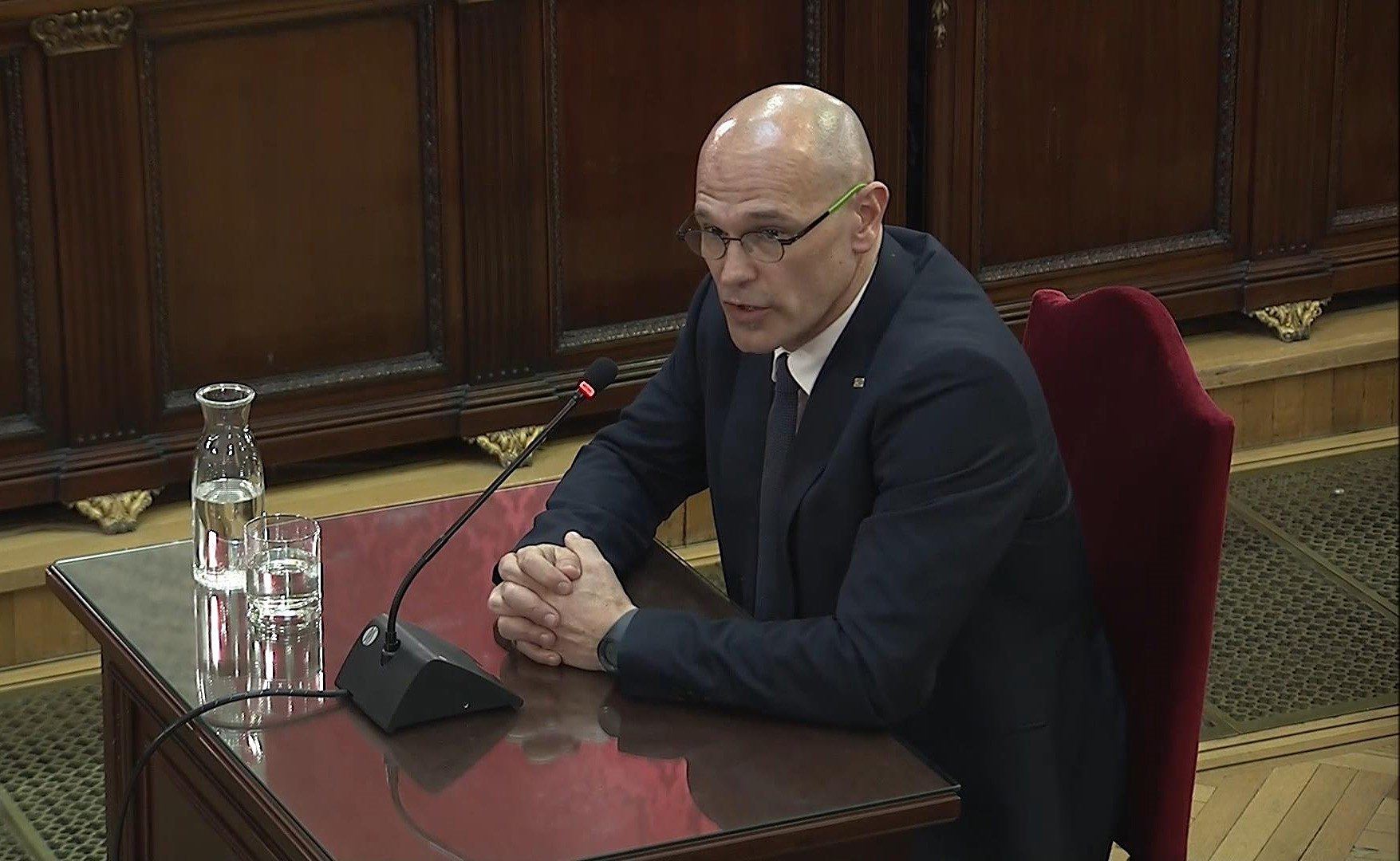 Captura de la señal institucional del Supremo de los exconsejeros Jordi Turull (i) y Raül Romeva (d). / efe
