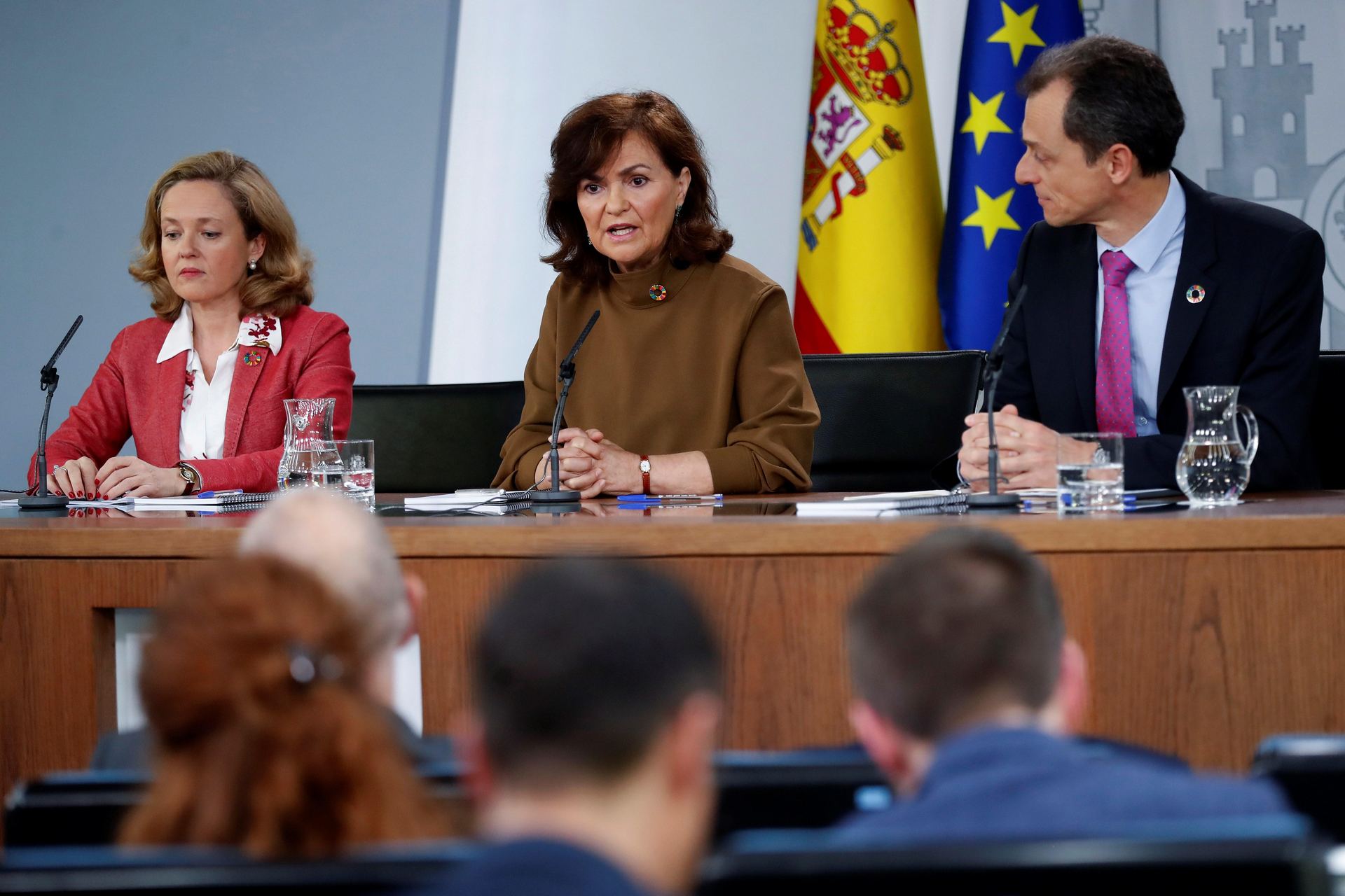 La vicepresidenta, Carmen Calvo (c), el ministro de Ciencia, Pedro Duque (c), y la ministra de Economía, Nadia Calviño. / E. P.