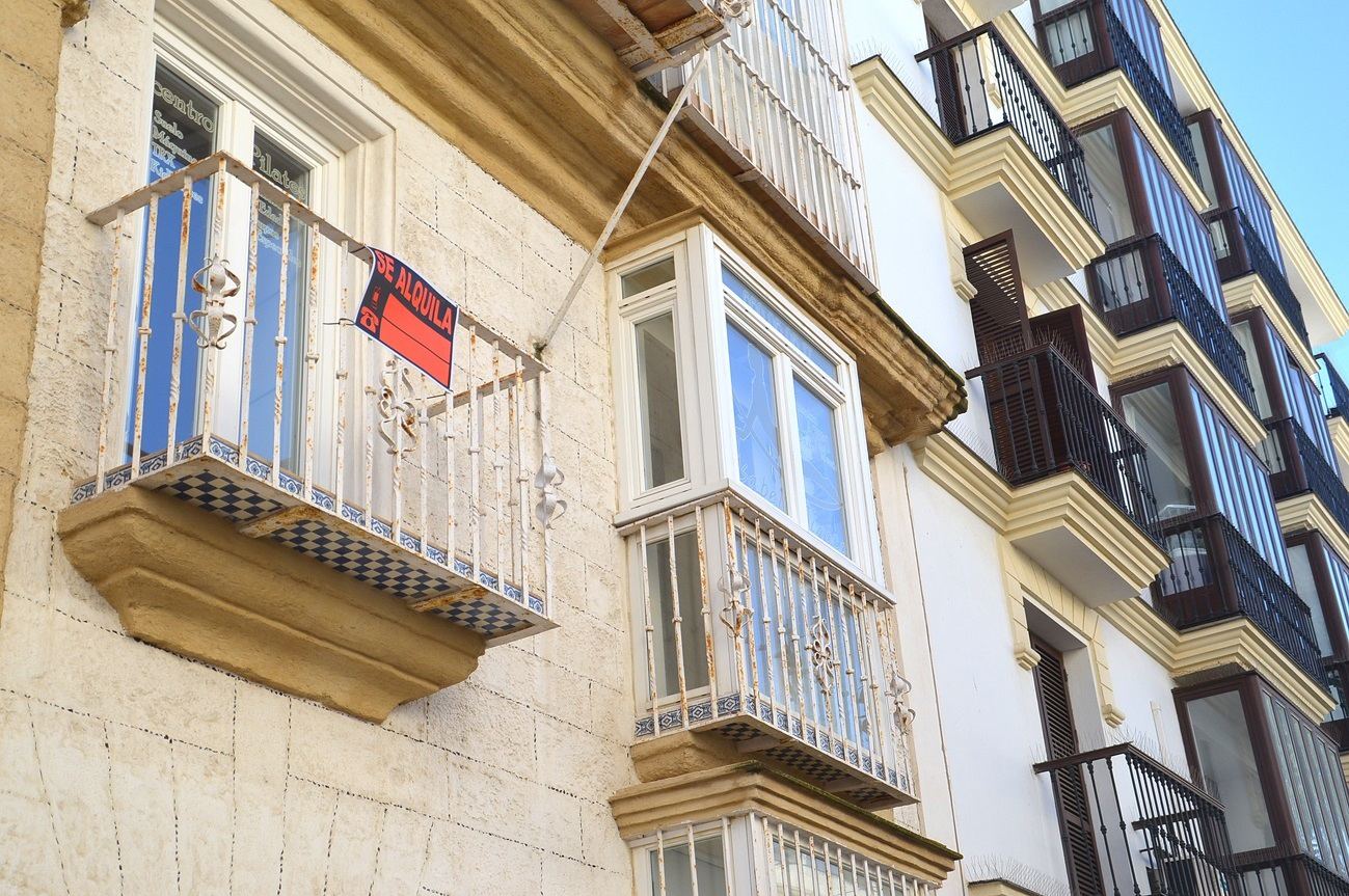 La Rioja, Galicia, Aragón y Asturias presentaron las tasas de esfuerzo más bajas para alquilar una vivienda. / Europa press



GALICIA.-Medio Ambiente convoca las nuevas ayudas del bono de alquiler social, que duplican su importe máximo y duración



  (Foto de ARCHIVO)



10/01/2019