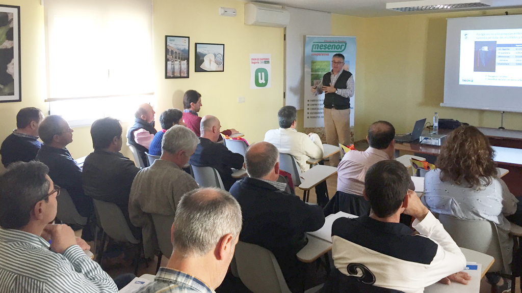 Un momento de la reunión celebrada esta semana en Carbonero el Mayor. /  el adelantado