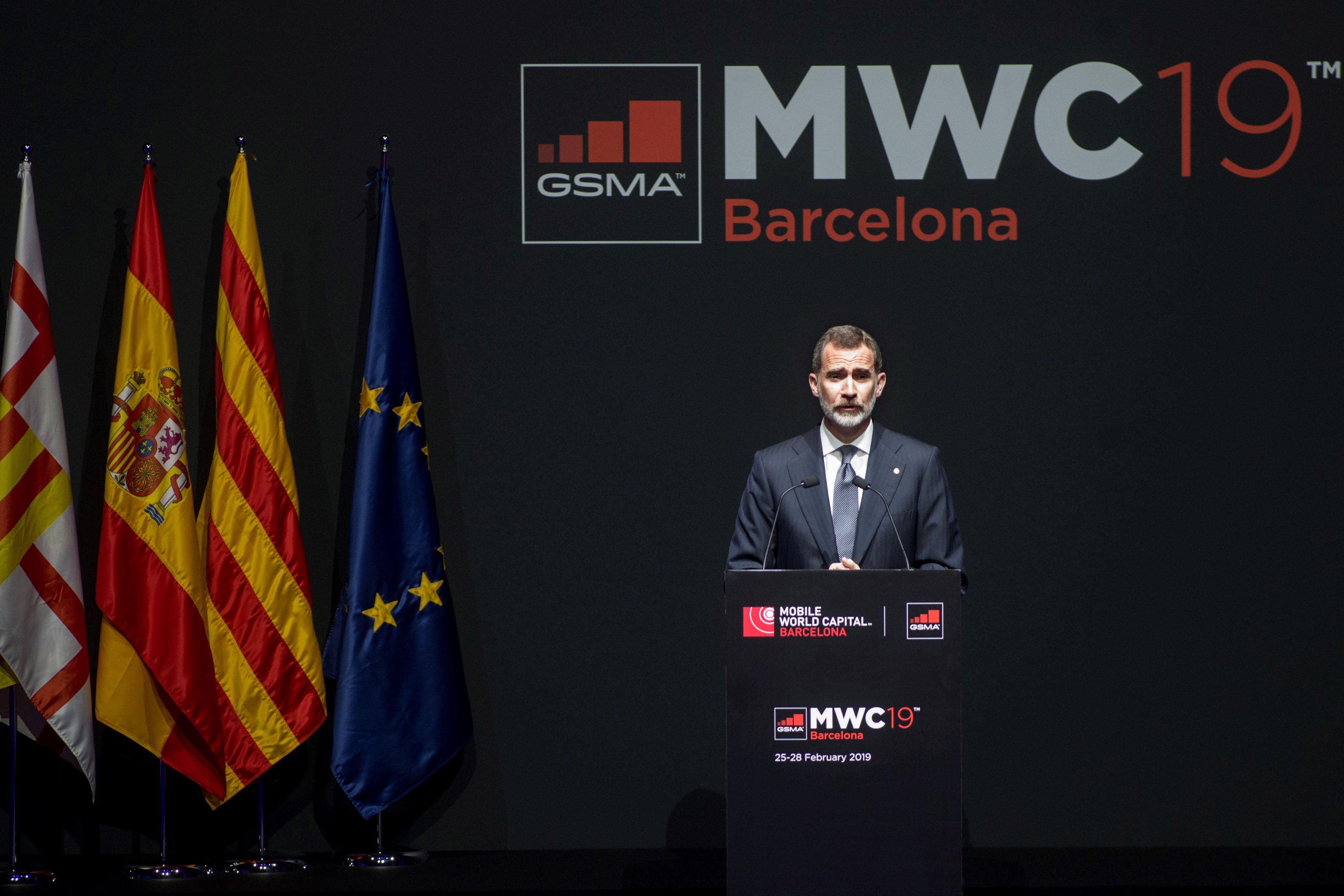 El rey Felipe VI interviene en la cena de inauguración del Mobile World Congress en Barcelona.