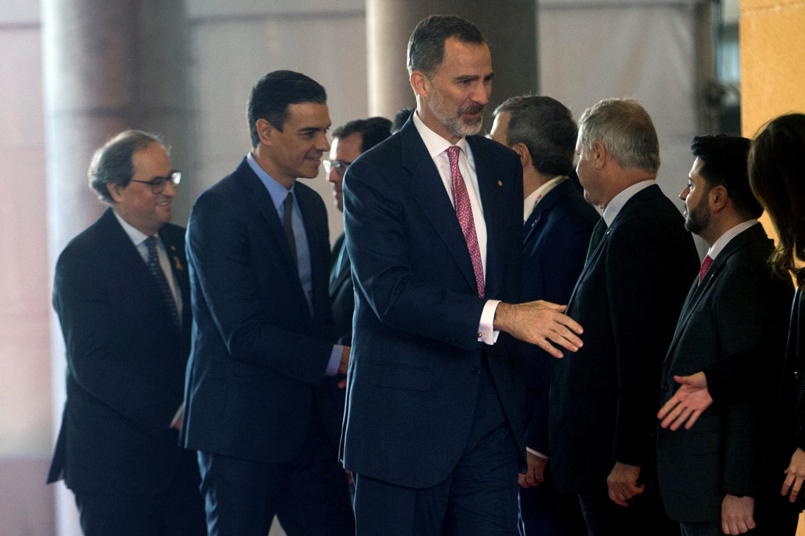 El rey Felipe VI, el presidente del Gobierno, Pedro Sánchez, y el de la Generalitat, Quim Torra, durante la inauguración.