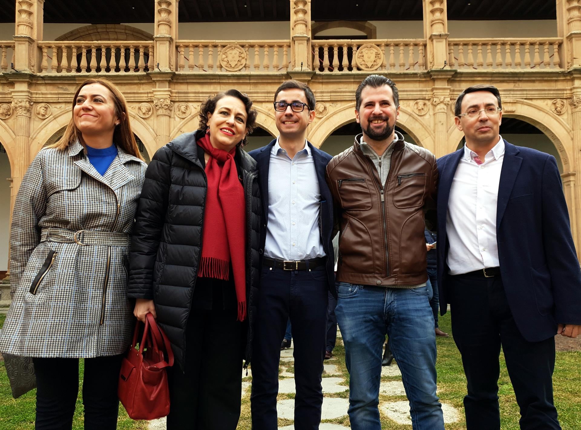 Tudanca, junto con la ministra Magdalena Valerio,  con el candidato a la Alcaldía de Salamanca, José Luis Mateos. / E. p.