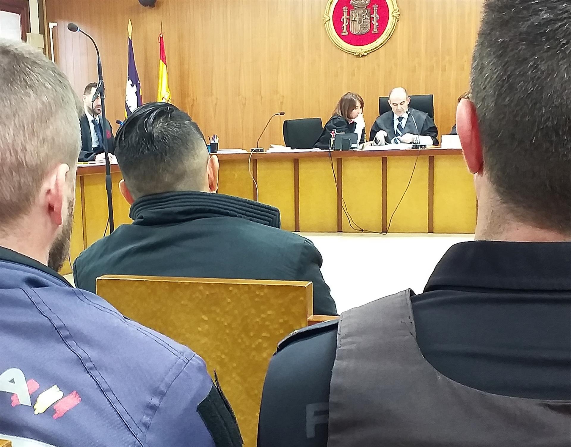 La Fiscalía apreció atenuante de confesión y a su petición se adhirieron la acusación particular y la defensa.