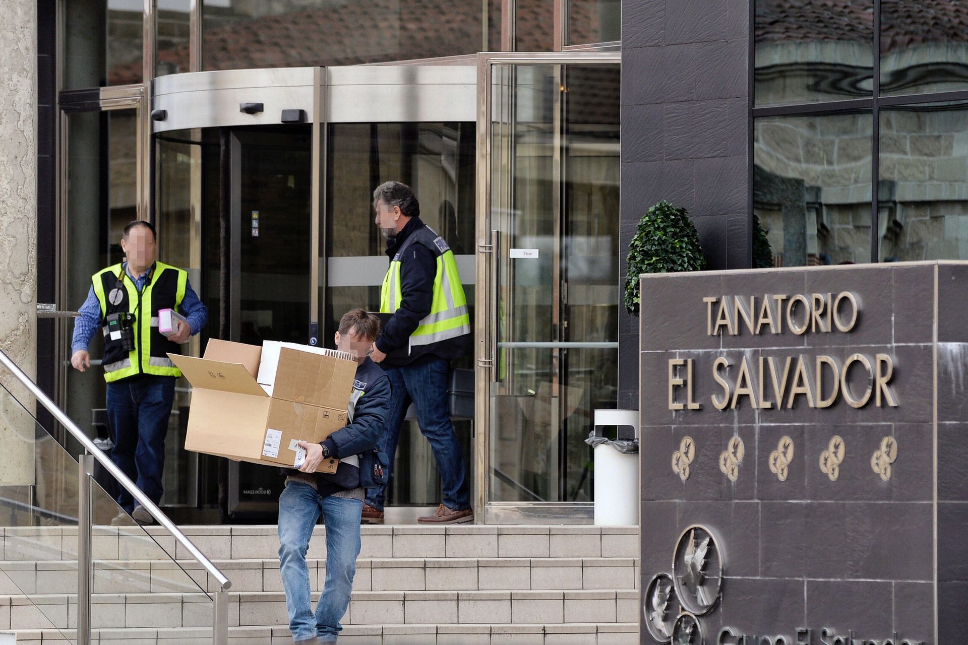 La detención se produjo en la calle antes de que accediese a las oficinas de la Agencia Funeraria Castellana.
