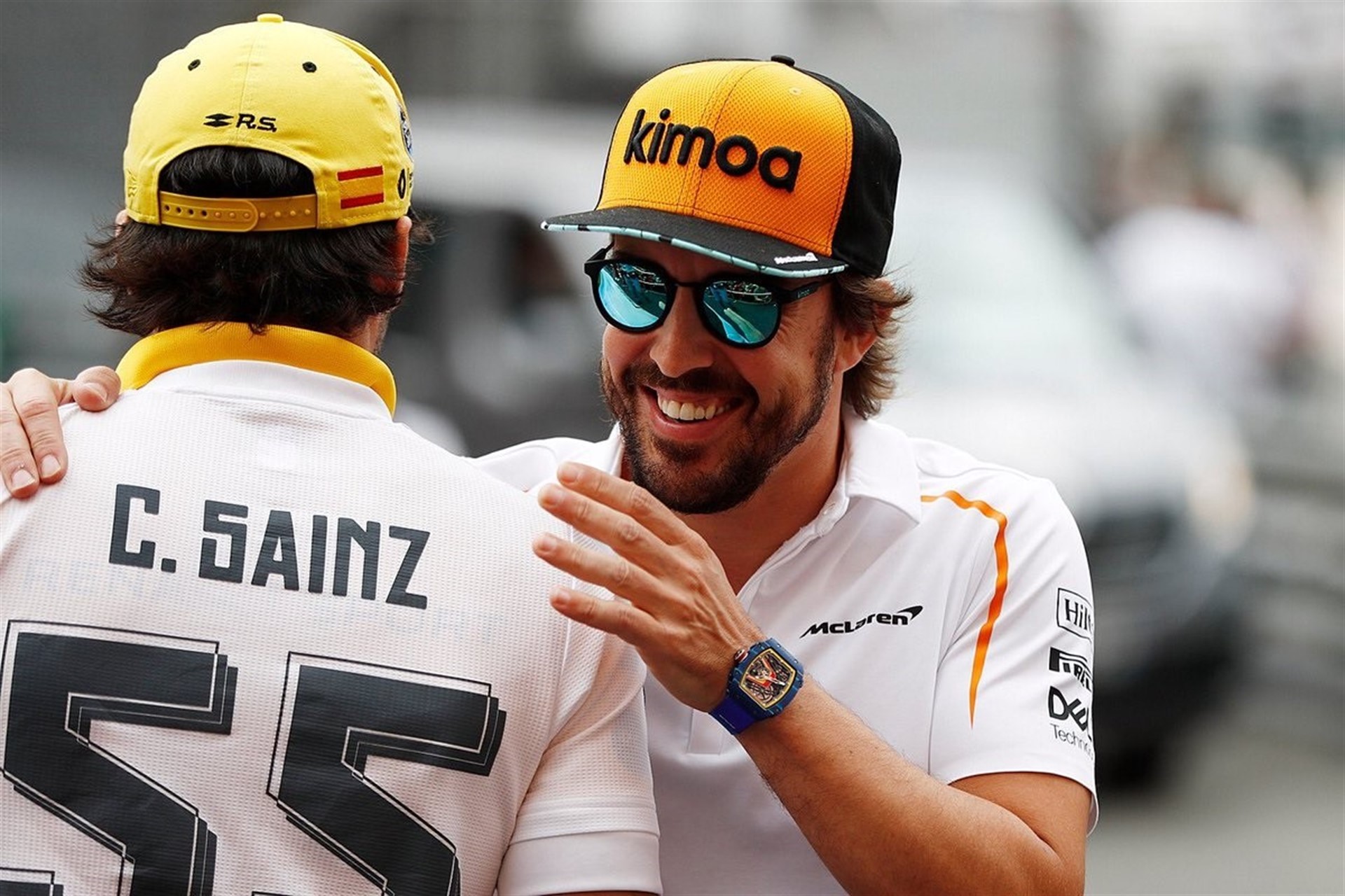 Carlos Sainz y Fernando Alonso, antes de una carrera del pasado Mundial de Fórmula 1