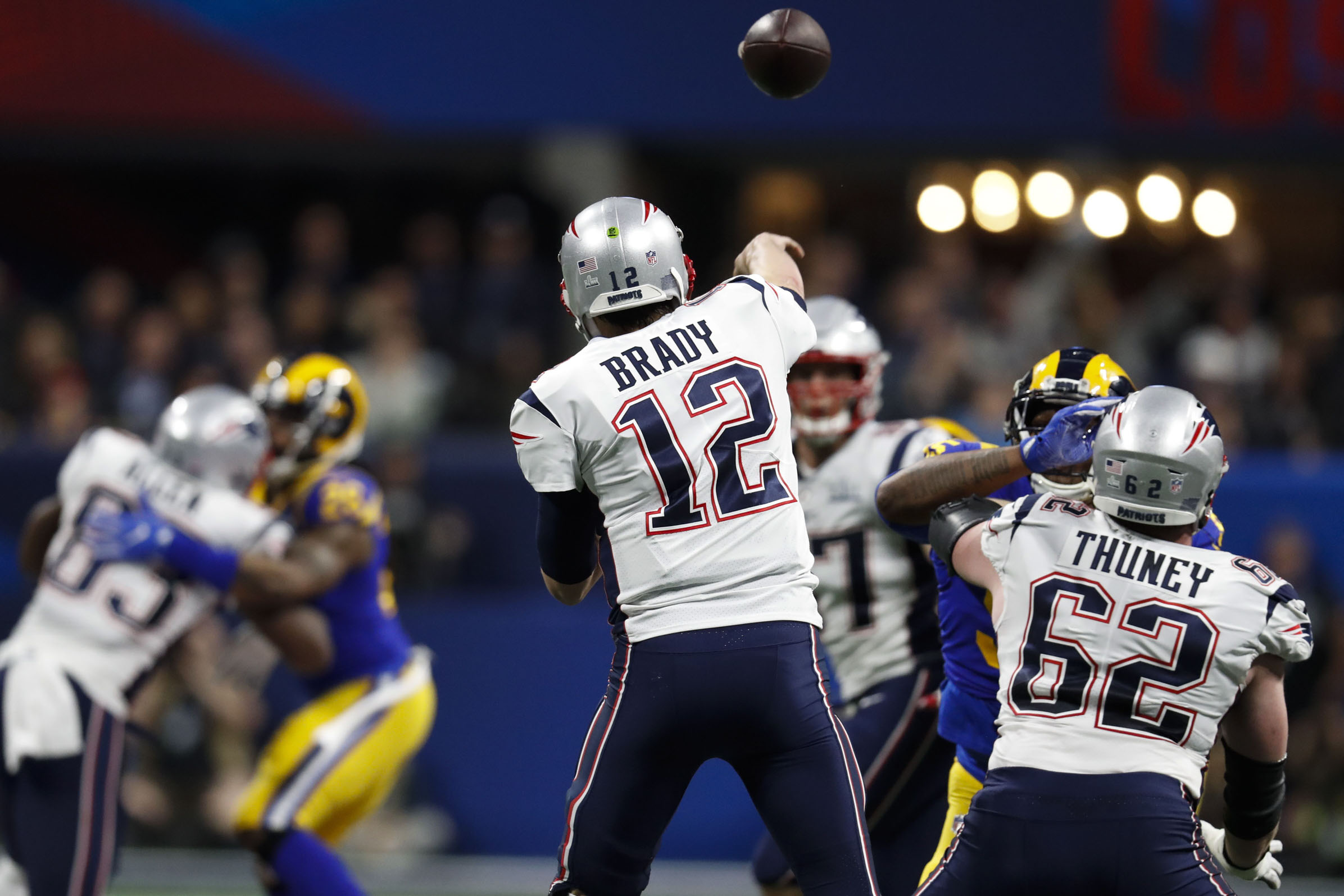 Brady y los Patriots se perpetúan en el Olimpo 1 Tom Brady, más apagado de lo habitual por el carácter defensivo del partido, se confirmó como uno de los mejores jugadores de la historia de la NFL.