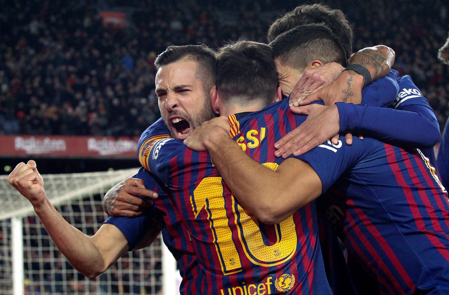 Los jugadores del Barça celebran uno de los goles ante el Sevilla en la remontada de la Copa del Rey.