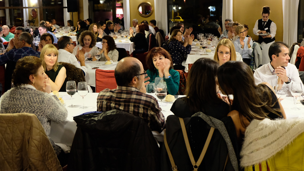 Los restaurantes y bares quieren ser espacios para la convivencia alejados de cualquier elemento de contaminación acústica.. / NEREA LLORENTE
