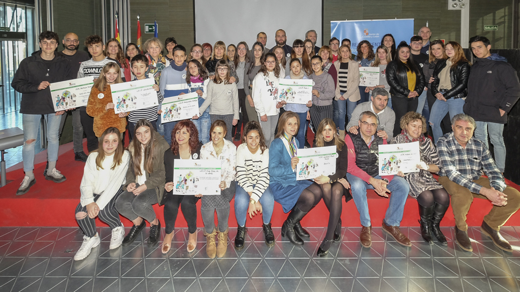 Foto de familia de los estudiantes reconocidos este año. / EL ADELANTADO
