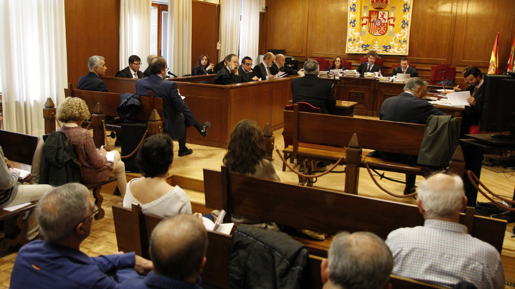 Los interrogatorios a los testigos protagonizaron la jornada del juicio celebrado ayer y que se reanudará el martes. / N.LL.