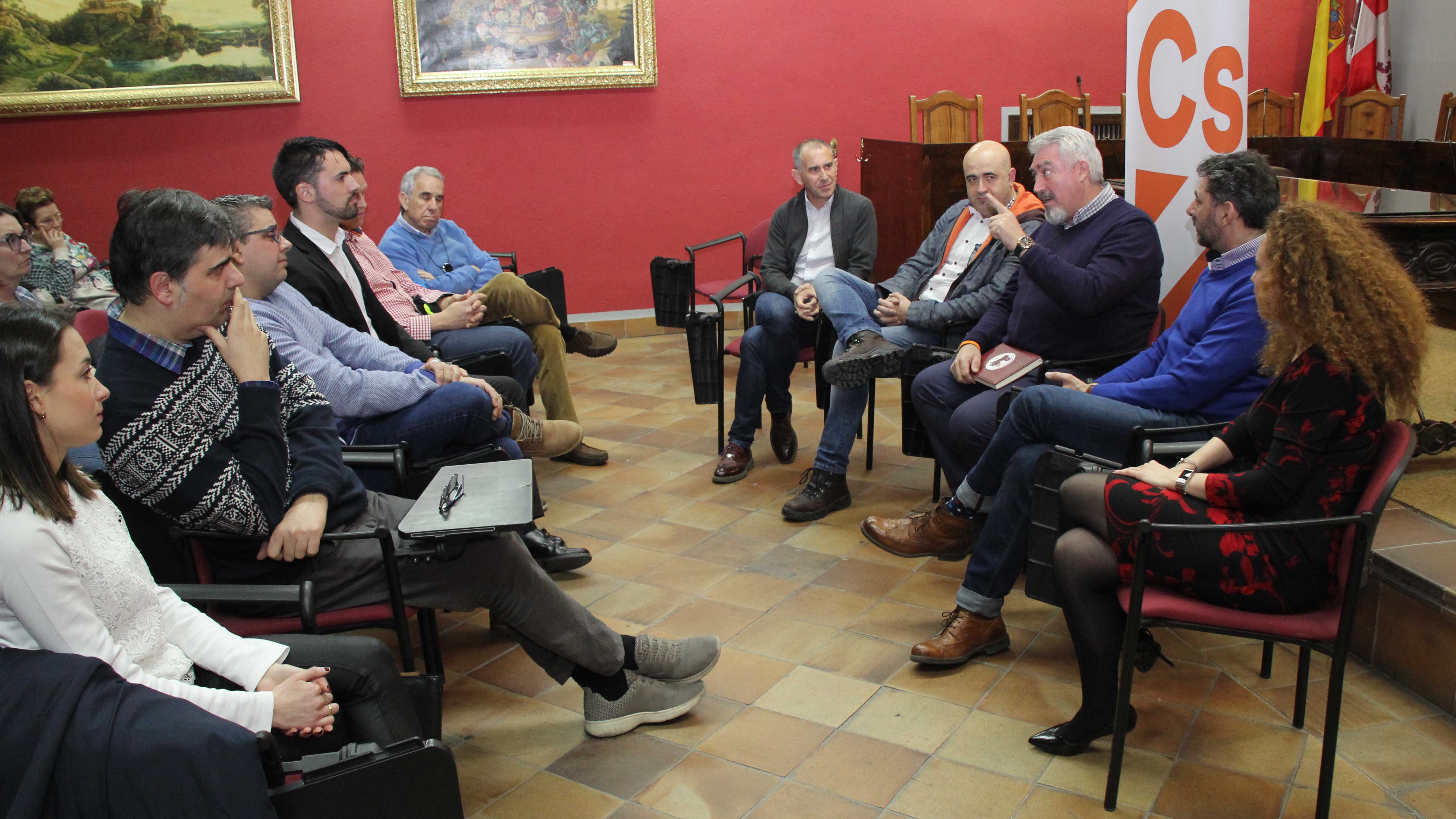 Grupo de trabajo de Ciudadanos en Cuéllar en la reunión de la semana pasada./c. núñez