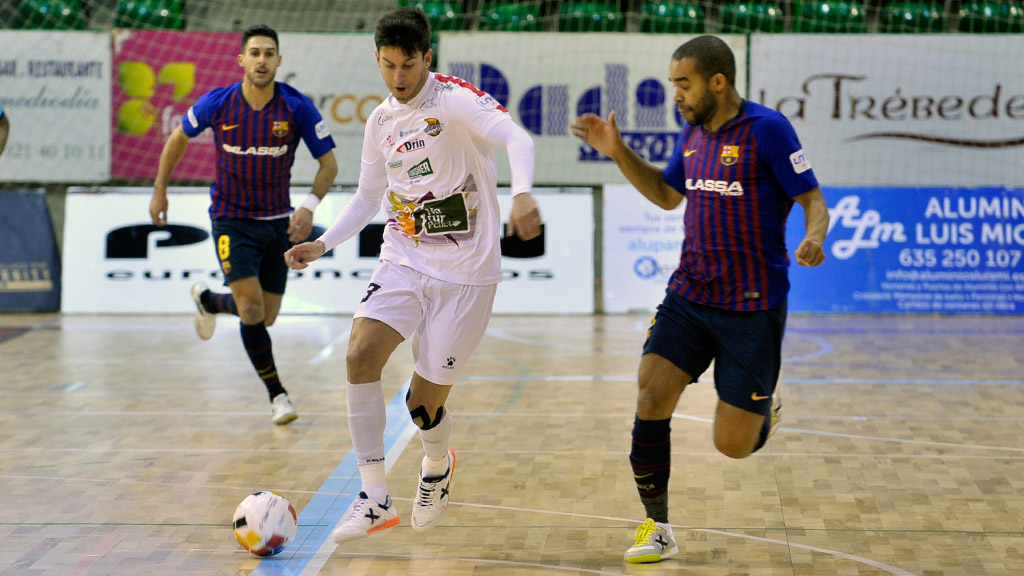 Nico Rolón, durante el partido del Naturpellet ante el FC Barcelona . / KAMARERO