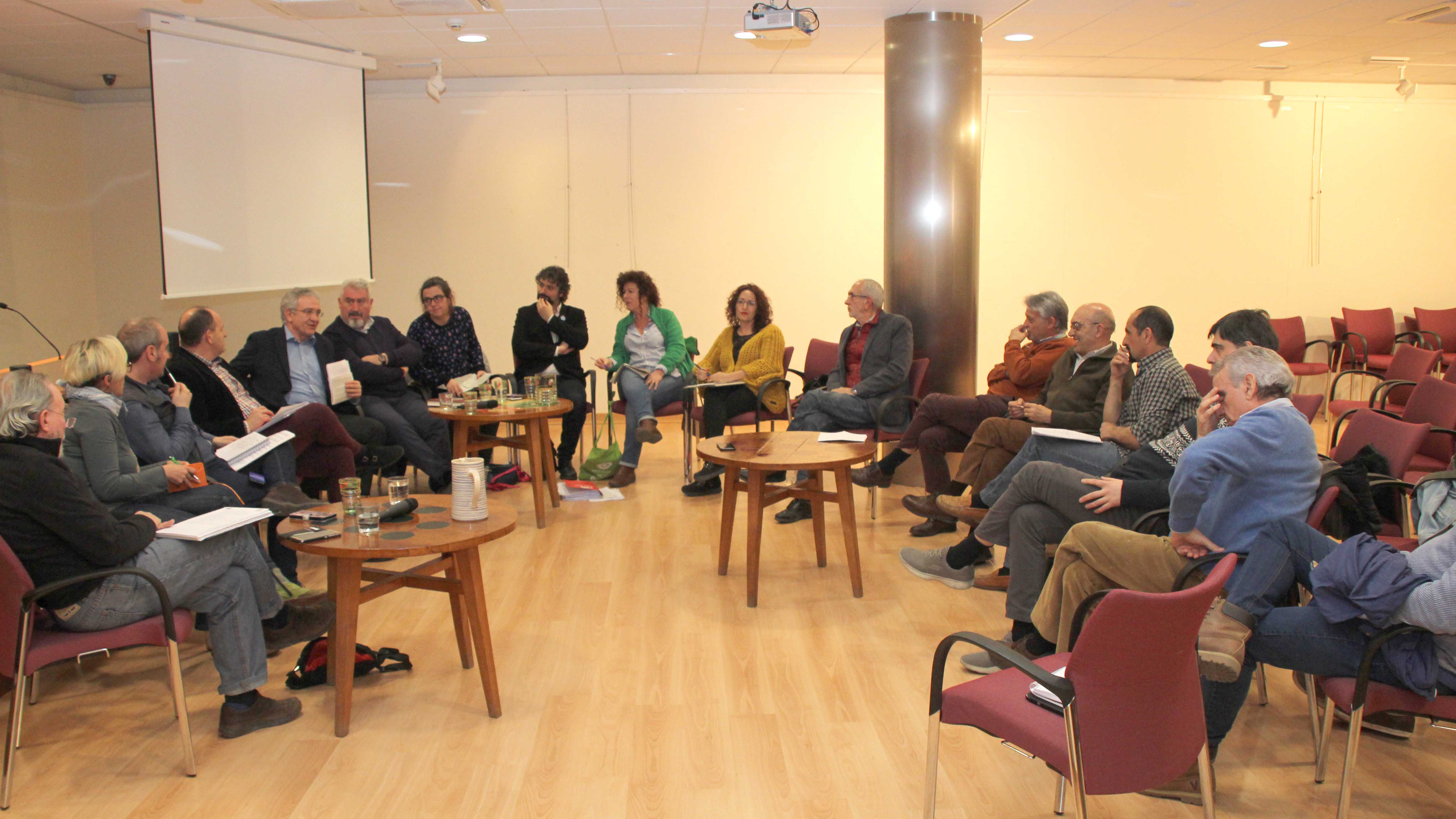 Reunión de procuradores con asociaciones ecologistas, con El Espadañal como anfitriona en Cuéllar./c. núñez