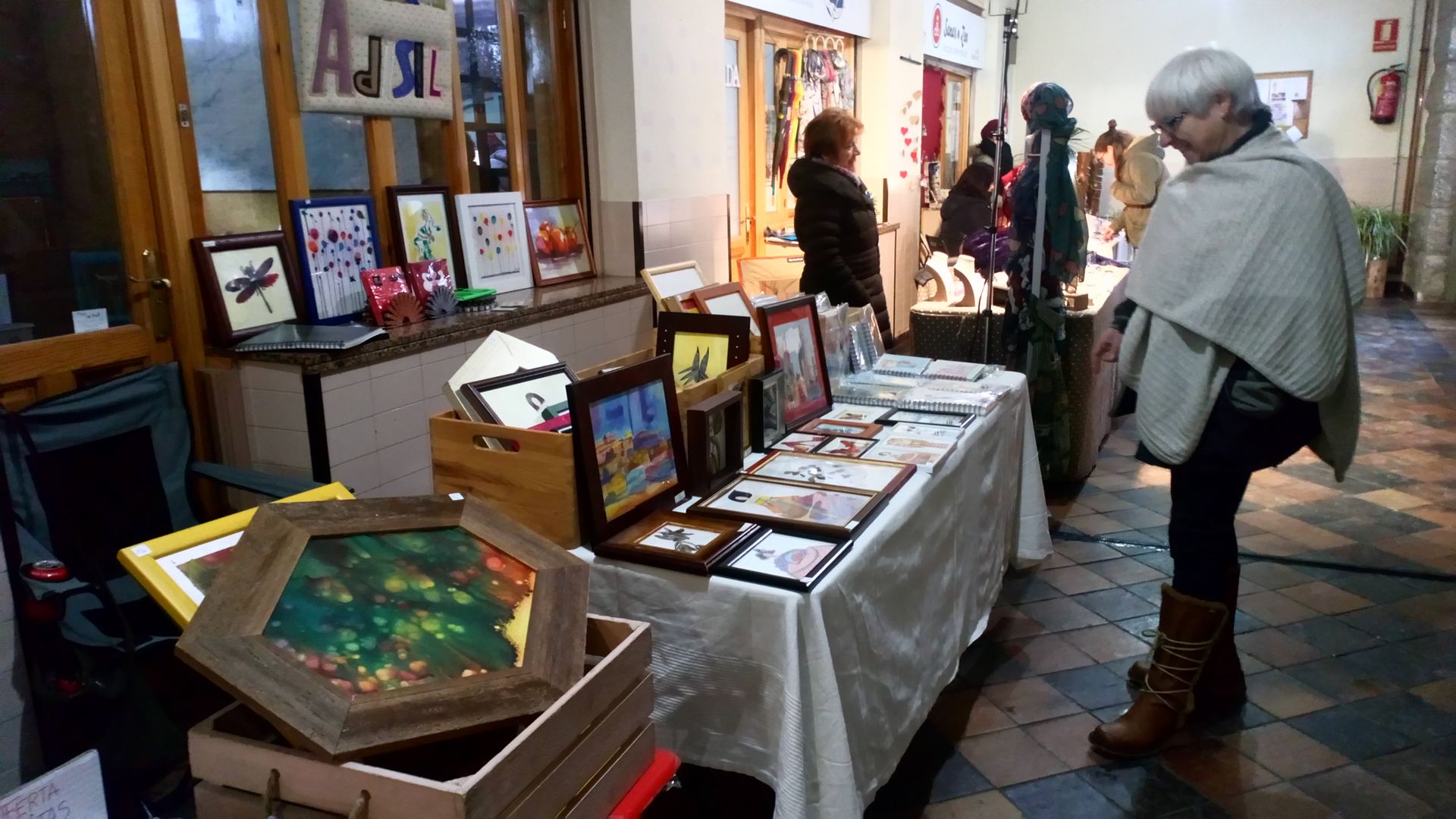 Algunos de los puestos participantes en esta primera jornada. / S. Sanjuán