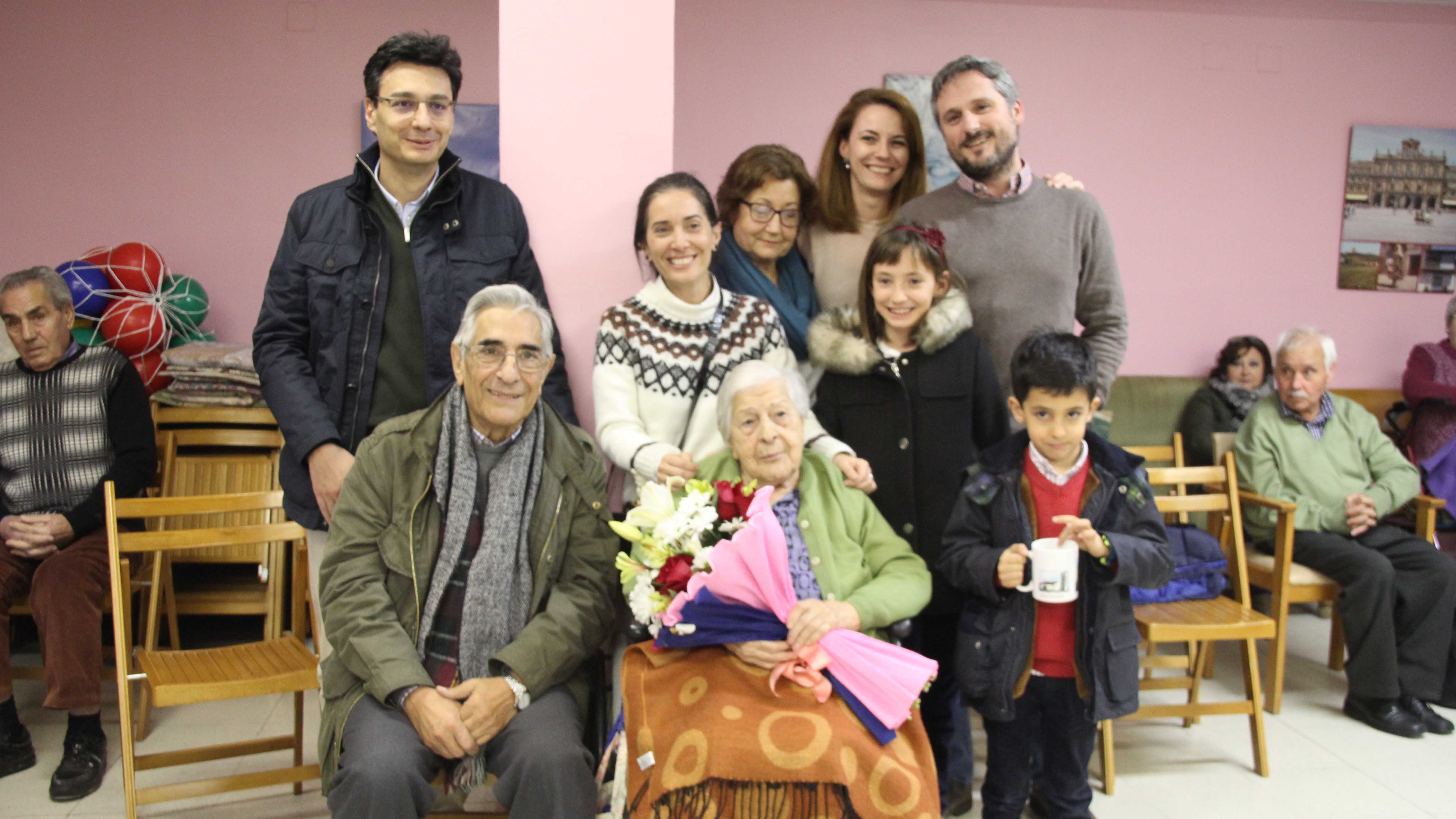 Margarita Medina junto a su familia./el adelantado
