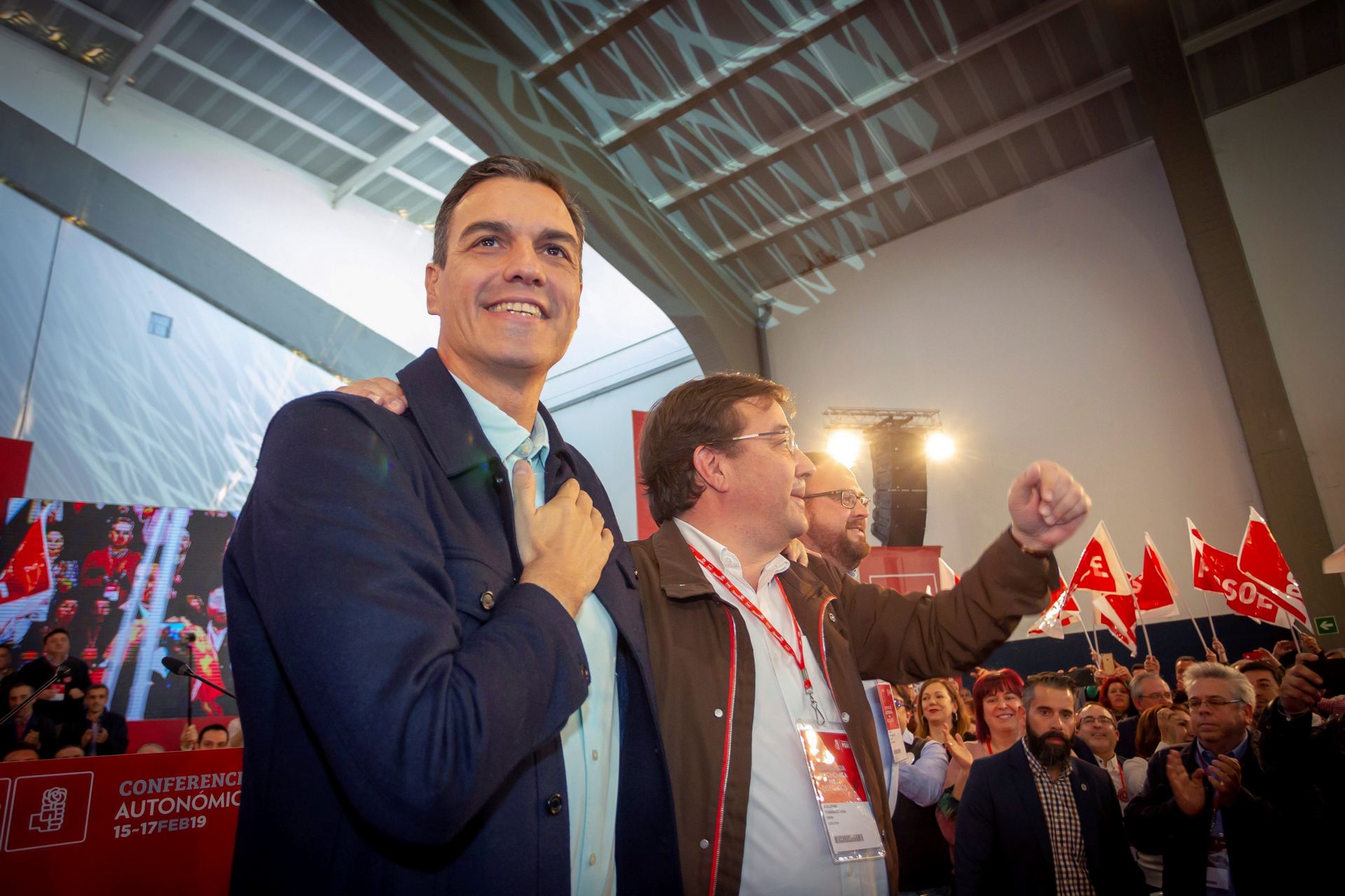 Pedro Sánchez junto al presidente extremeño, Guillermo Fernández Vara.