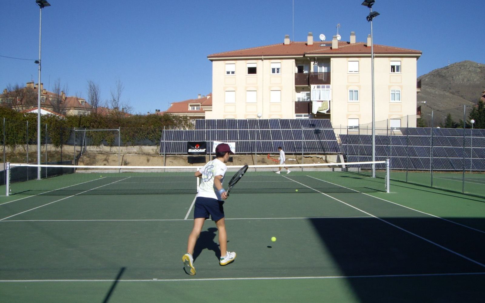Los partidos tendrán lugar en las pistas de tenis municipales. / J. G. Cocero