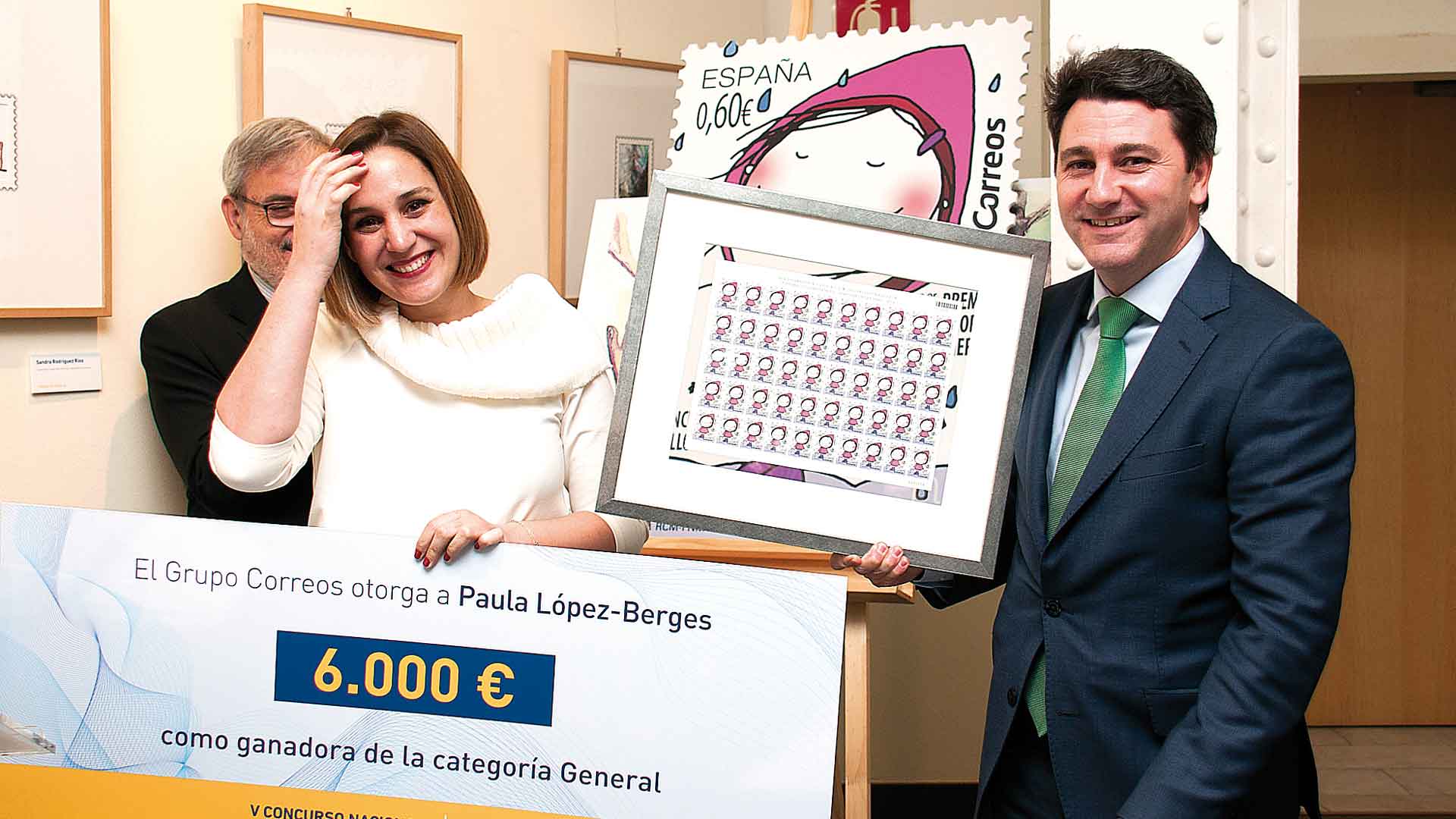 Paula Núñez, recogiendo el premio de Correos.
