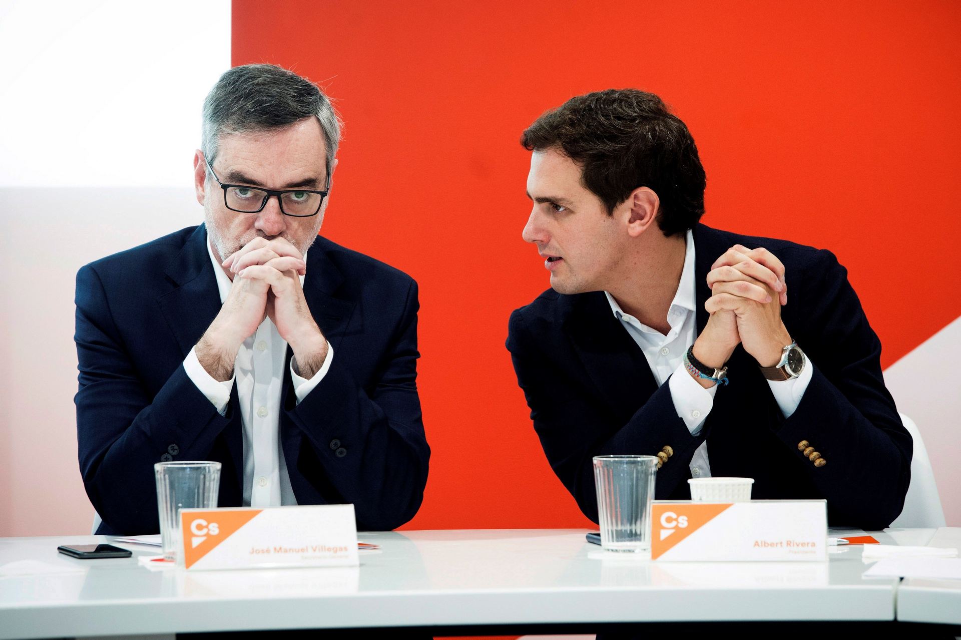 El secretario general de Cs, José Manuel Villegas (i), junto al presidente de la formación, Albert Rivera.