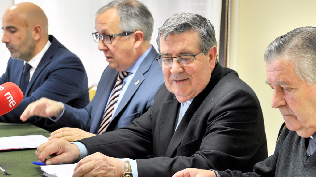 Los responsables diocesanos, de la Junta y de la Fundación Las Edades del Hombre, durante la presentación./ KAMARERO