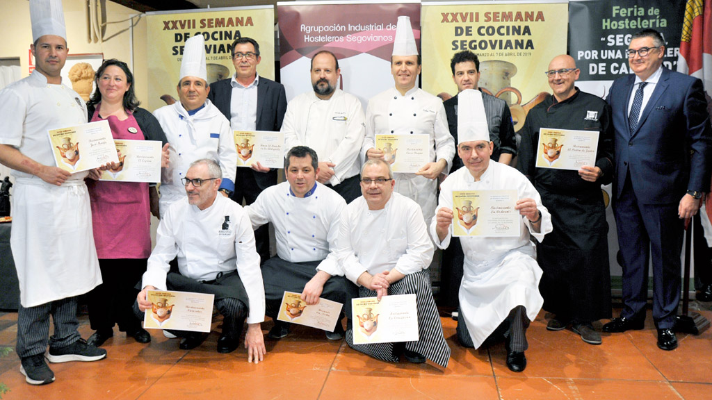 Los cocineros de los restaurantes participantes posaron en el inicio del acto de inauguración. / kamarero