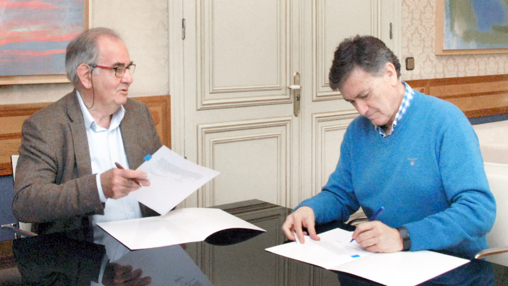 El presidente de la Fundación, Álvaro Gil Robles, y el presidente de la Diputación, Francisco Vázquez. / El Adelantado