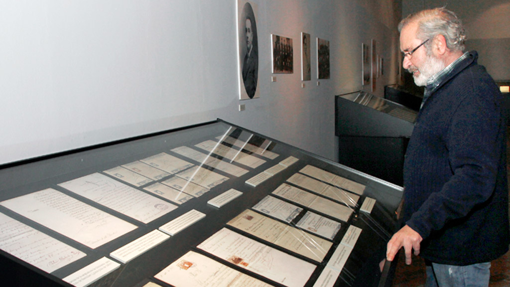 La mayor parte de documentos versan sobre la trayectoria académica de Antonio Machado. / E. A.