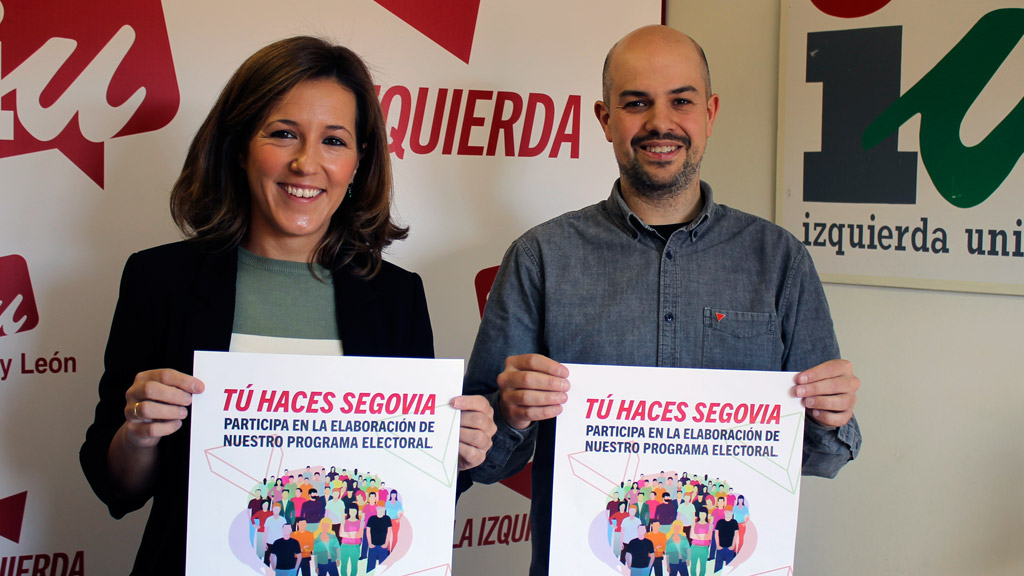 Ana Peñalosa y Ángel Galindo con los carteles de la campaña. / El Adelantado