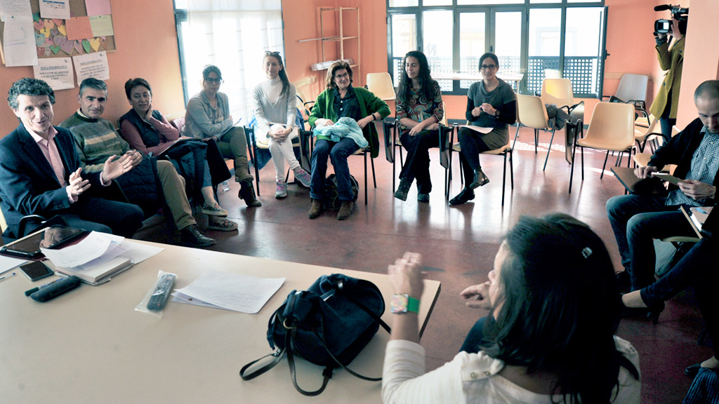 Presentación del grupo motor, que finalmente contó con la presencia de una veintena de personas. / Kamarero