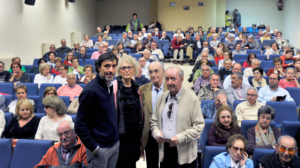 Momentos antes del inicio de las proyecciones en un abarrotado salón de actos de Magisterio.