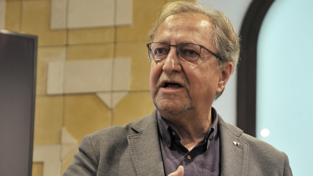 Paco Lobatón, en su conferencia organizada por la UNED. / KAMARERO