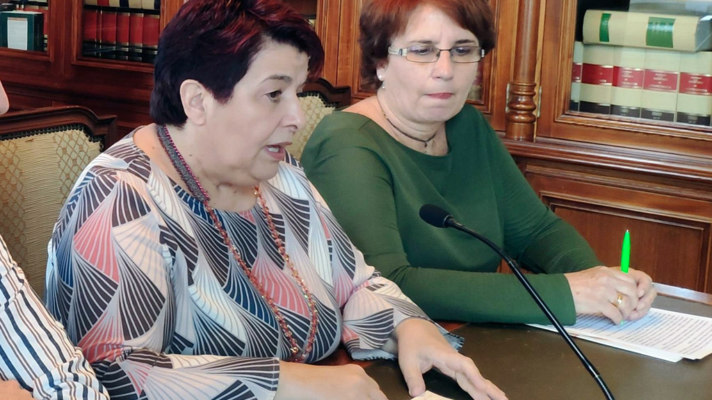 La alcaldesa y la concejala de Juventud esta semana en el Ayuntamiento. / E. A.