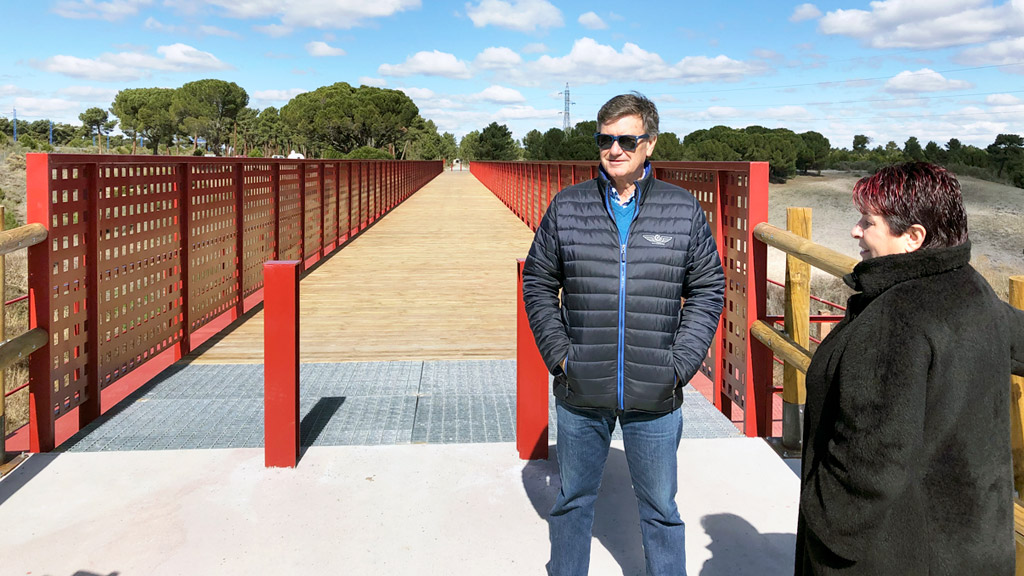 El presidente de la Diputación, Francisco Vázquez, y la alcaldesa de Segovia, Clara Luquero, en la Vía Verde. / El Adelantado