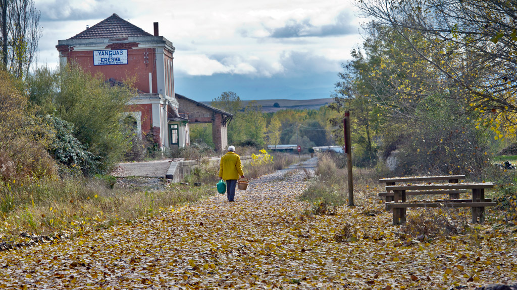 El camino natural, a su paso por la antigua estación de Yanguas de Eresma, en la provincia de Segovia. / kamarero
