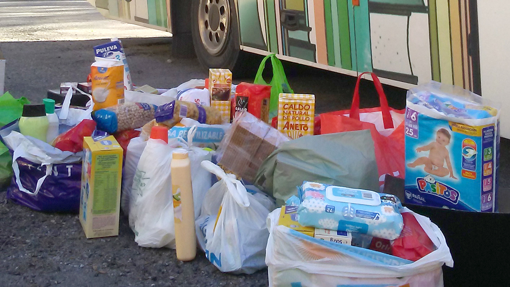 Productos no perecederos recogidos por las bibli0tecarias. / el adelantado