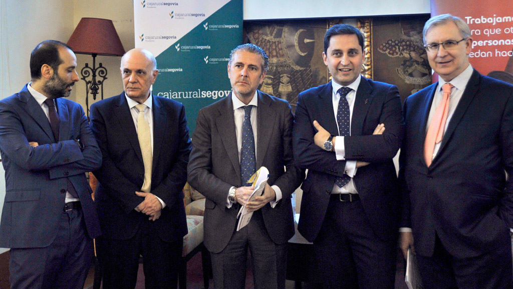 Alberto Gavilán, Javier Puente de Pinedo, Andrés Ortega, José María Chaparro, y José Antonio Arias Pinillos. / kamarero