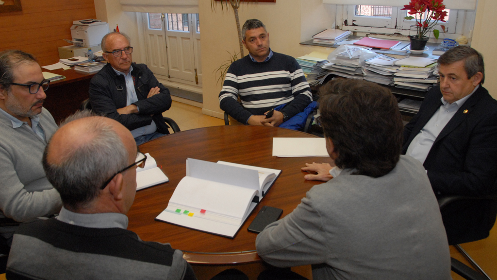 Representantes de Asetra, durante la reunión que mantuvieron en la Diputación. / el adelantado