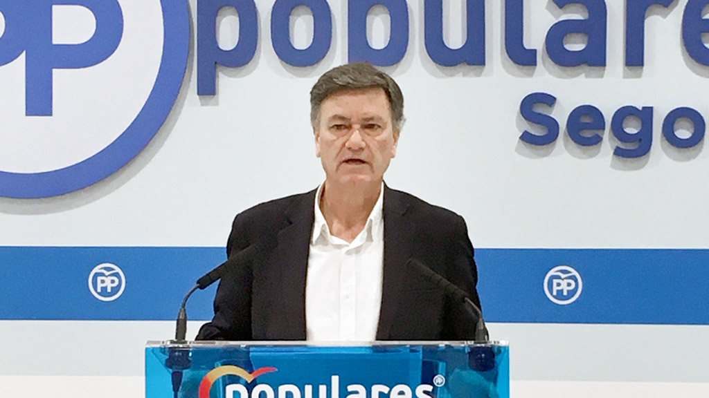 Francisco Vázquez, durante la rueda de prensa en la sede del PP. / EL ADELANTADO