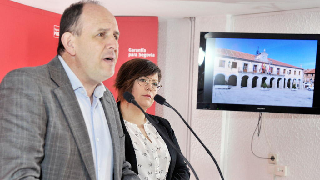 José Luis Aceves y Estefanía Miguel, en rueda de prensa. / kamarero