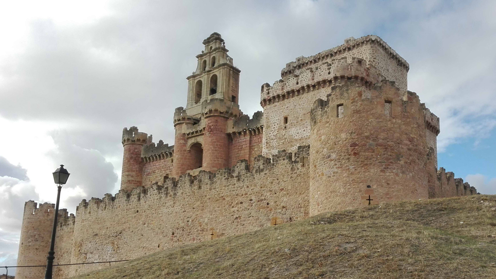 El alcalde confía en que las obras en el Castillo puedan ser adjudicadas antes de que concluya este año./ el adelantado