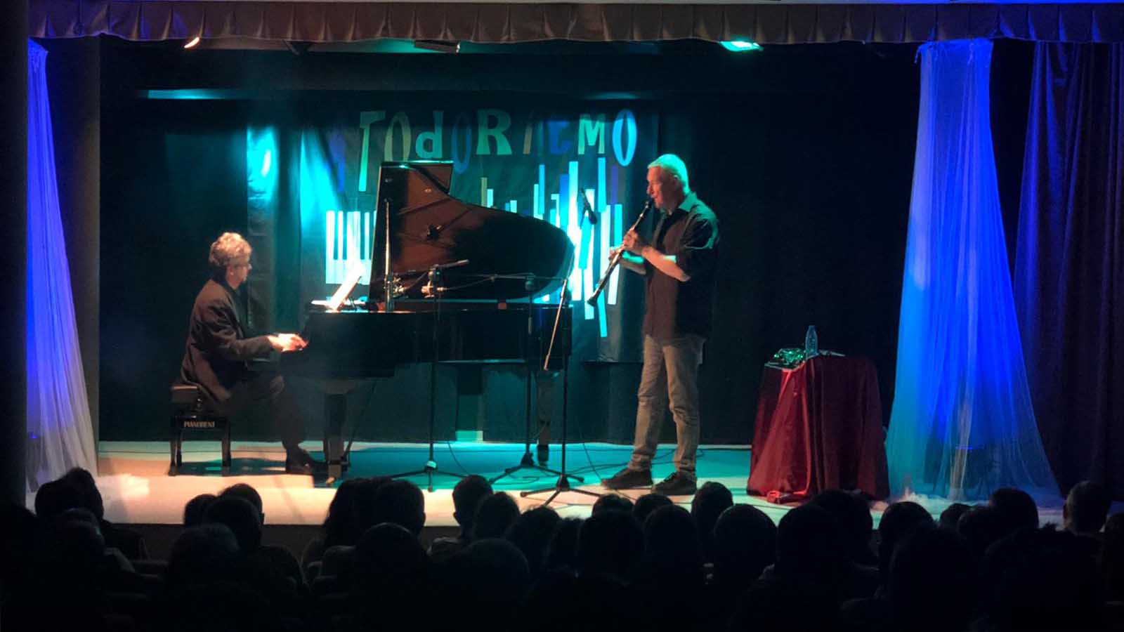 Andreas Prittwitz y Daniel del Pino en su concierto de Atodoritmo en Cuéllar./c. núñez