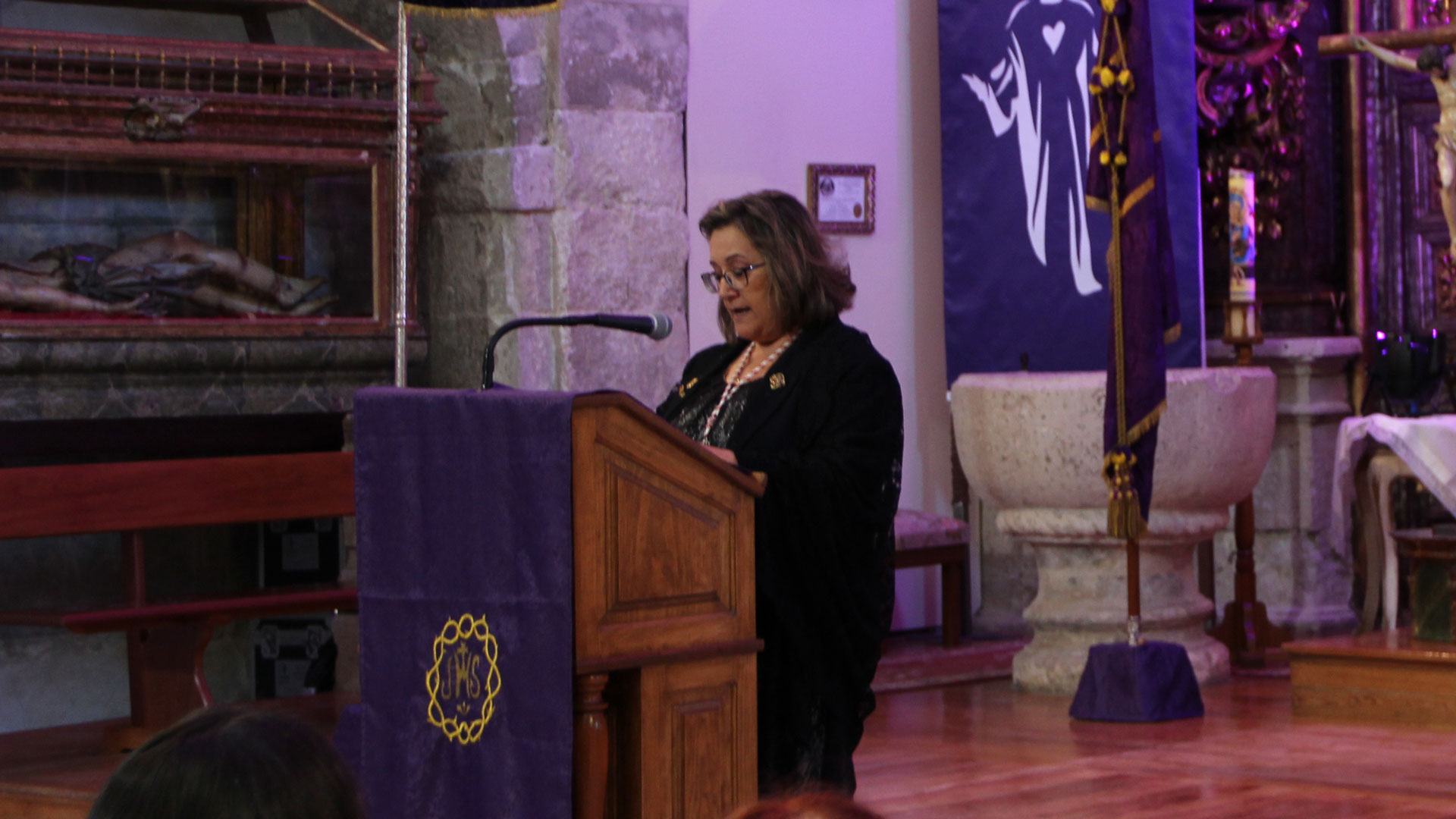 El pregón nazareno aclama la solidaridad y valores cofrades de Cuéllar 1 María del Carmen Gómez, pregonera de la Semana Santa 2019./c. núñez